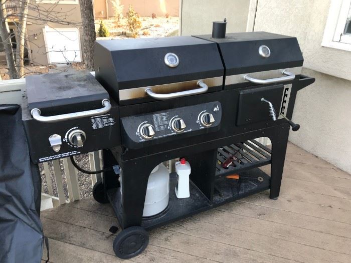 PROPANE AND CHARCOAL GRILL 