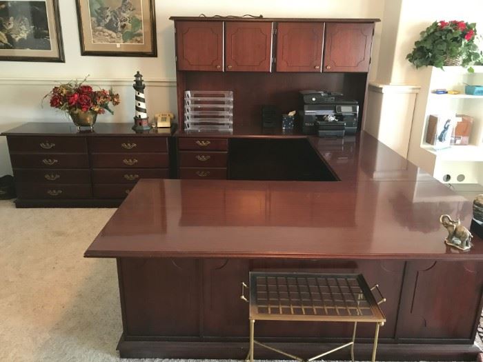 MAHOGANY EXECUTIVE DESK WITH SEVERAL LOCKING FILE DRAWER CABINETS -BY INDIANA DESK AND MATCHING LOCKING FILE DRAWER CABINETS 