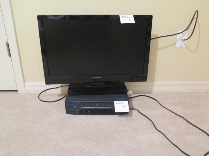 flat screen magnavox & dvd