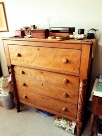 Lovely Empire chest of drawers 