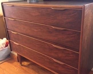 Beautiful mid century chest of drawers