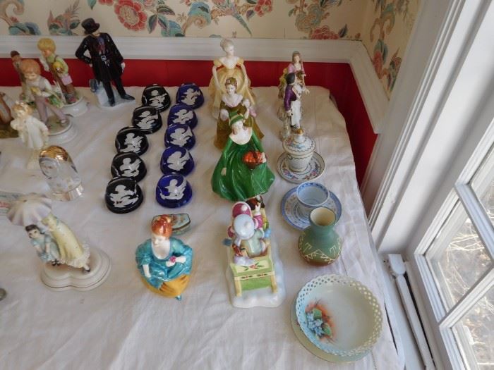 Baccarat  paperweights        Goebel  figures   