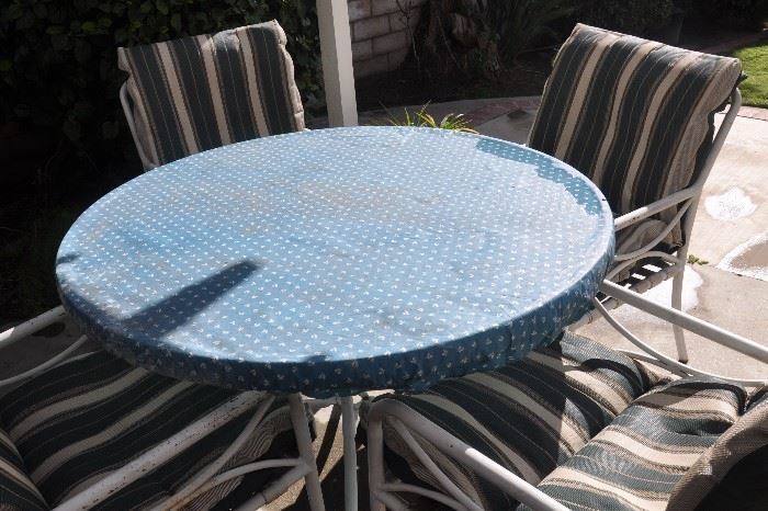 Patio furniture, 4 chairs and table  