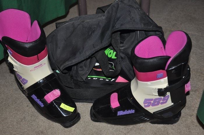 Women's ski boots