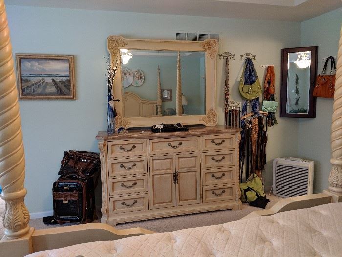 Thomasville dresser w/ mirror