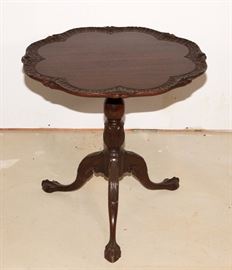 Antique Mahogany Pie Crust - Tilt Top Table