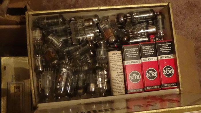 2000 vacuum tubes amplifier and radio tubes even lot huge size tubes