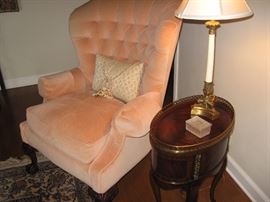 Thomasville Claw Foot Wing Back Chair, Oval Maitland Smith (Philippines) Side Table, One of the many nice Lamps...
