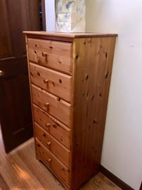 Pine chest 