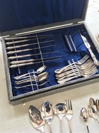 Wall Silver Plate Set 22 Pieces Svc for 6