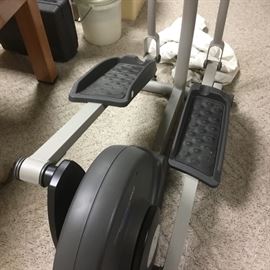Elliptical exercise machine