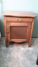 Very nice ice box end/accent table with drawer and on casters.