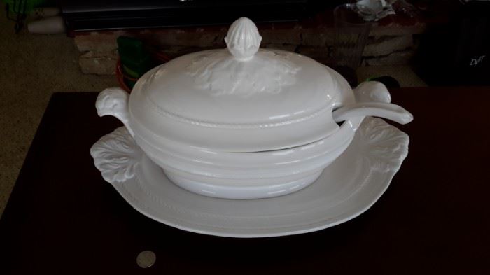 Large soup tureen.