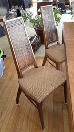 Beautiful MCM dining room table with 2 leaves, 4 chairs and 2 captain's chairs.