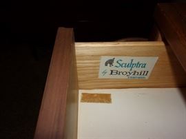 Sculptra by Broyhill Mid Century Modern dresser with mirror, in excellent condition. Matching chest of drawers and night stand.