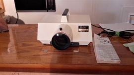 Vintage Seerlite Opaque Projector, in like new condition.