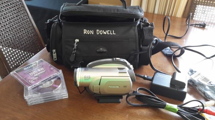 Panasonic DVD video camera with case, battery and charger, 5 DVD's and connectors.