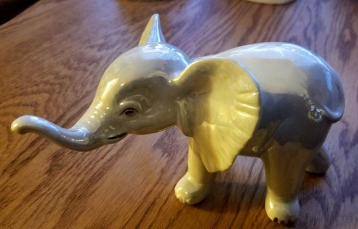 porcelain statue Elephant