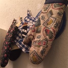 Assorted Kitchen Mits