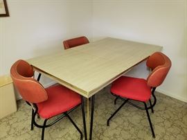 Cool MCM kitchen table!  This has 2 more leaves!