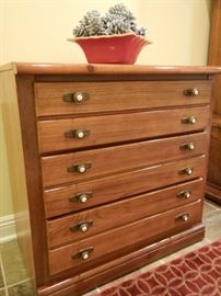 CHESTS OF DRAWERS