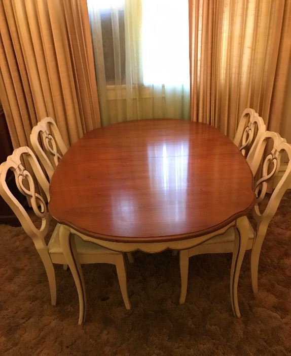 Beautiful Provincial Cherry top Table w 6 Chairs & 2 Leafs