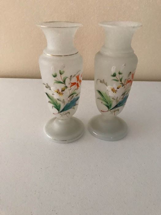 Pair of hand painted vases https://ctbids.com/#!/description/share/107536