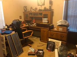 That office chair is made of leather, blonde wood and upholstered with unicorn hair