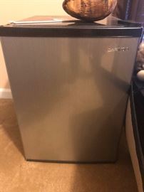 Dorm refrigerator! Or man-cave refrigerator! (Do NOT let said man convince you to put this in the living room next to the sofa. NO!)