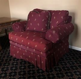 Thomasville comfy chair - 43 x 38 x 36