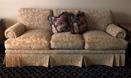 Thomasville couch - 90 x 38 x 36