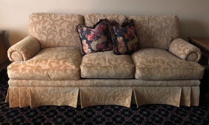 Thomasville couch - 90 x 38 x 36