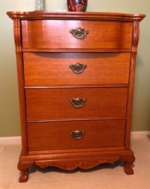 Lexington - Victorian sampler collection - dresser 32 x 21 x 42 