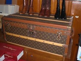 A fantastic Louis Vuitton cabin trunk in virtually unused condition. This trunk was kept in a linen bag from the day it was purchased.