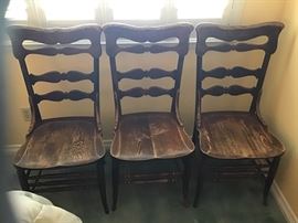 https://www.grasons.com/wp-content/uploads/2019/02/Antique-Ladder-Back-Chairs.jpg