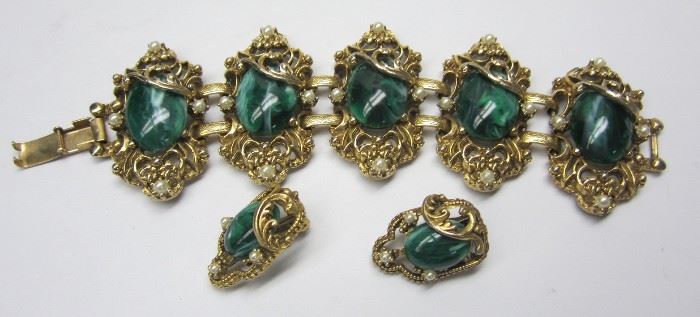 COSTUME JEWELRY LINK BRACELET AND PAIR OF MATCHING EARRINGS WITH MALACITE COLORED RESIN STONES
