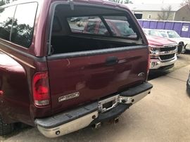 2005 F350 Diesel - glass for back is included (needs new hinge)