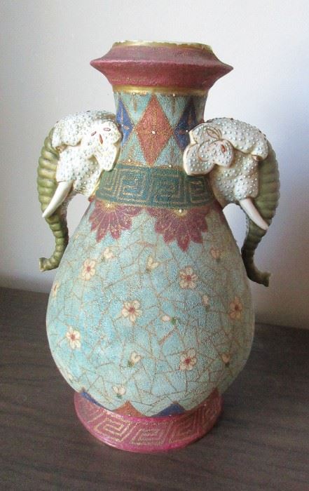 elephant vase