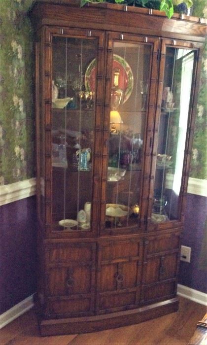 Nice china cabinet.