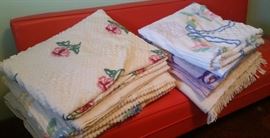 6 awesome CLEAN CLEAN CLEAN vintage chenille bedspreads (full). Purple one is a cutter -- it's faded.  The rest are ready to go.