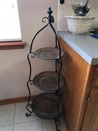 3-Tier metal plate stand
