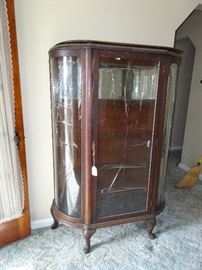 All original curved glass and beautiful tiger oak wood.