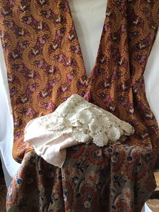 Drapes, tablecloth and Fabric https://ctbids.com/#!/description/share/108189