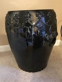 Black Pottery Garden Stand / Seat https://ctbids.com/#!/description/share/108223
