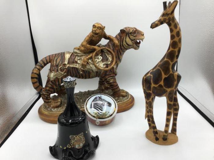 Decorative Animal Themed Collectibles https://ctbids.com/#!/description/share/105419