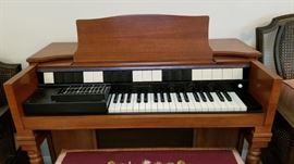 Hammond S6 Chord Organ. Perfect working order! Pristine condition!