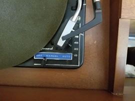 Midcentury Sylvania console turntable and AM/FM stereo. Tested and works great!