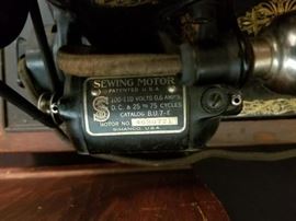 1929 Singer sewing machine model 99. Serial number AC511201