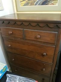 chest of drawers