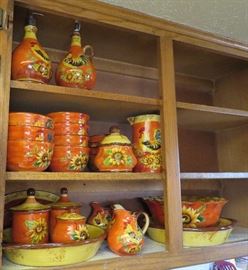 Rooster and sunflower dishes